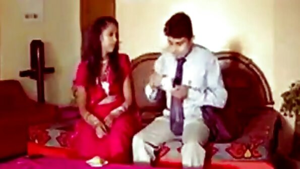 शर्मीला गोरा किशोर यौन संबंध बनाने में बात करता है जबकि उसका आदमी नंगी पिक्चर सेक्सी इसे रिकॉर्ड करता है।